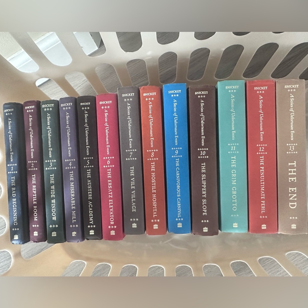 “A Series of Unfortunate Events” full hardcover set!!